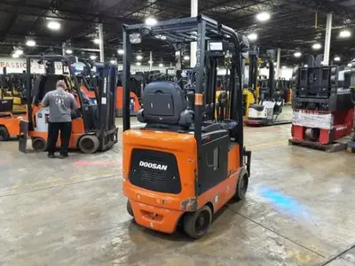 USED 2019 DOOSAN BC15S-5