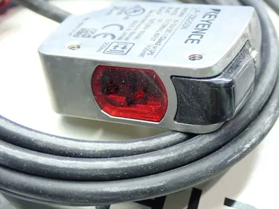 NEW KEYENCE LRZB250N