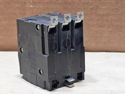 USED SQUARE D QOB330