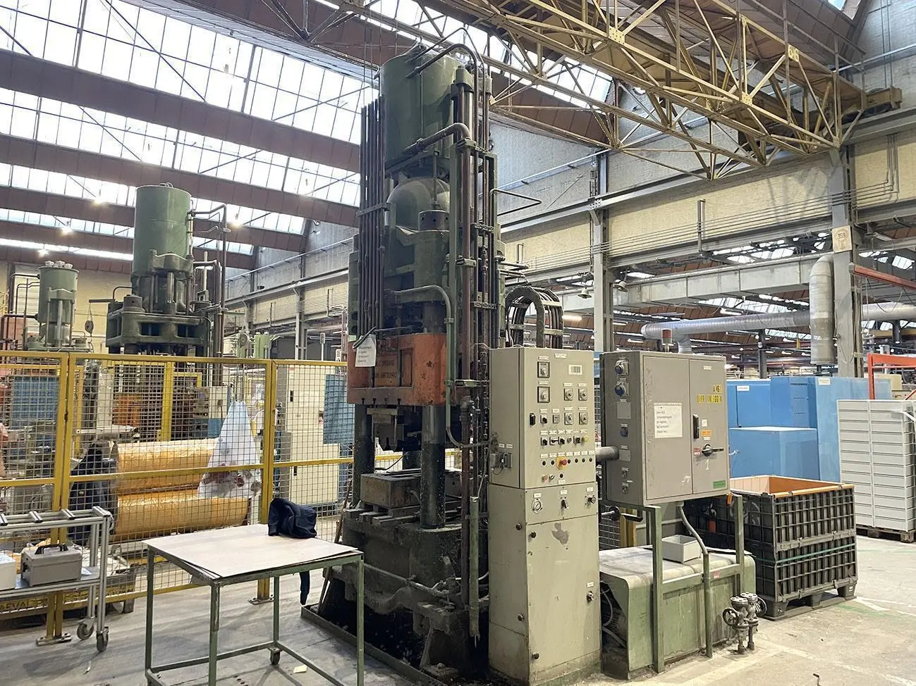 USED HL 450 TON HEATED 4 COLUMN PRESS