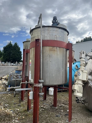 2,000L S/S mix tank with stirrer
