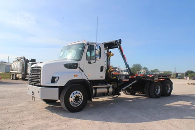 New | in-Stock 2027 FREIGHTLINER 114SD PLUS Rolloff Trucks Texas US | Roll Off Truck World #1507657
