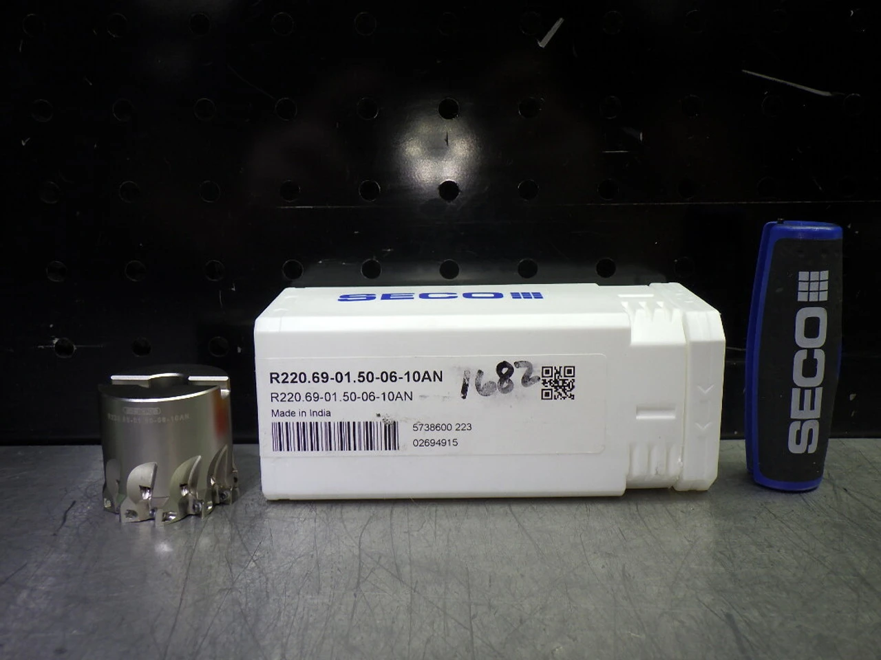 SECO 1.5" Coolant Thru Facemill 1/2" Arbor R220.69-04.50-06-10AN (LOC2828D)