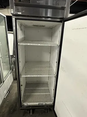 174-0128 True TG1R-1S Single Door Self Contained Reach In Cooler