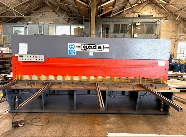 Used _UNKNOWN_ _UNKNOWN_ Power Squaring Shears (Gauge) GB | Zebra Worldwide Machinery #1344191