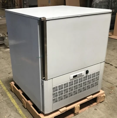 171-0367 32" Shock Chiller Self Contained Blast Freezer