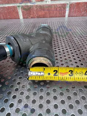 USED GEMU 554/32/D195 PNEUMATIC ANGLE SEAT GLOBE VALVE W/ 1 1/4" COMPRESSION FITTING