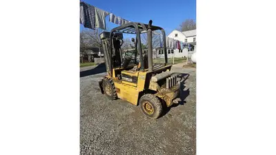 Used CATERPILLAR V-40E Internal Combustion Forklifts: Pneumatic Tire Pennsylvania US | Trustworthy Equipment #1403438