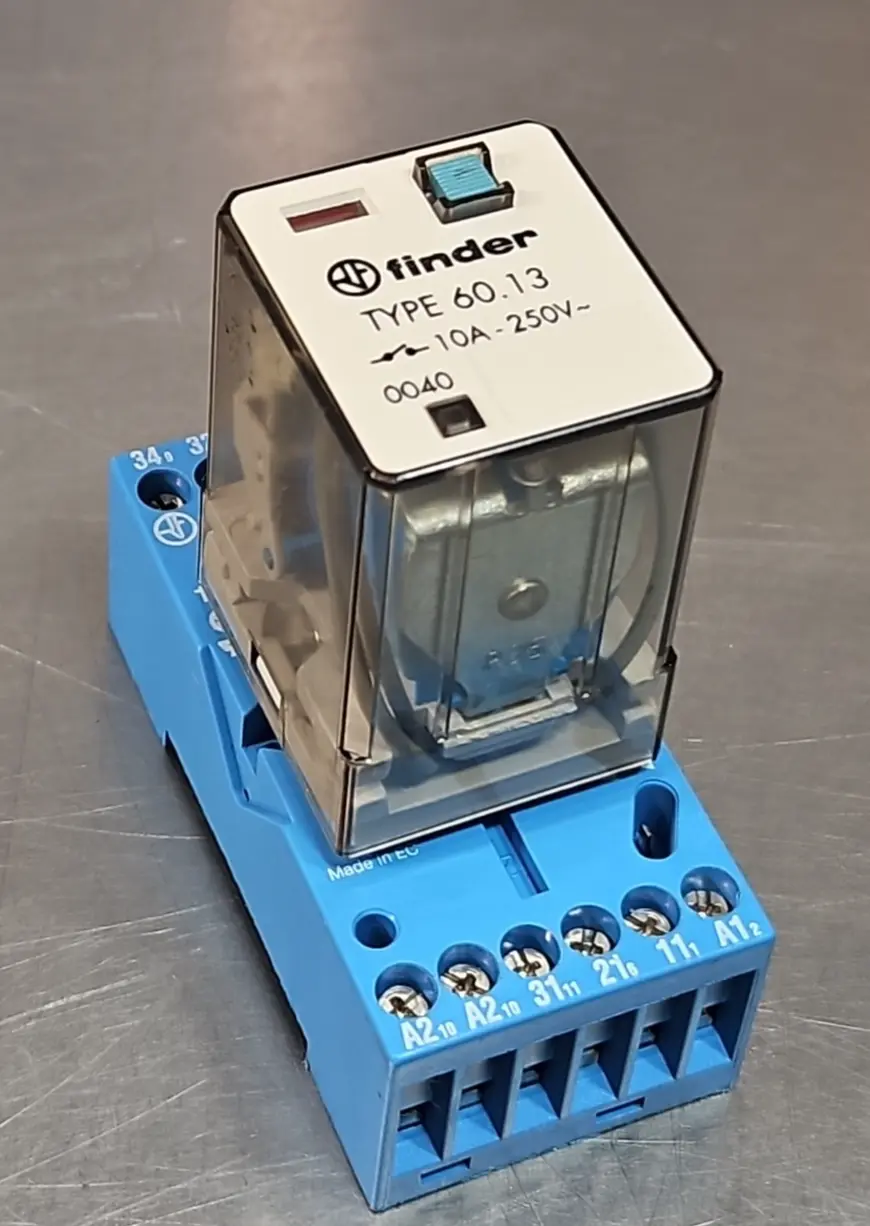 Finder 60.13 10A 250V 24VDC Relay W/90.73 Base Rail Mount Loc4B47