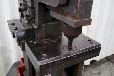 25 TON EDWARDS MODEL 25 JR HYDRAULIC IRONWORKER