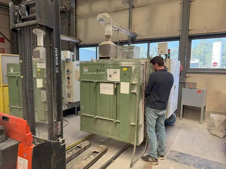 Used H&C FOURS 700°C 1000 X 1100 X 1000 MM Ovens | Apt International N.V #365449