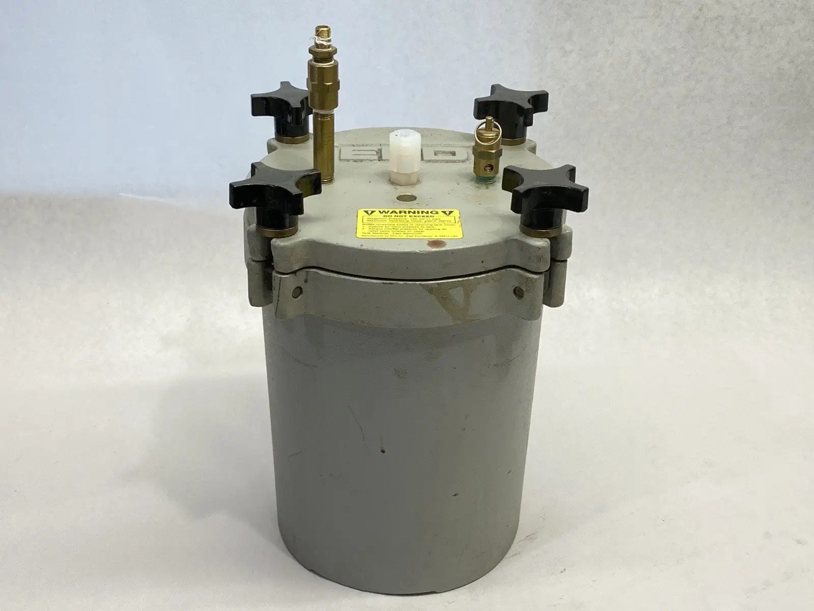 Used NORDSON EFD CAST ALUMINIUM PRESSURE TANK 100 PSI MAX Pressure Tanks Michigan US | Maverick Industrial Sales #1122736