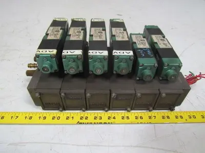 Numatics 6 station flexiblock w/(4) 082SS425K solenoid valves (1) 082SA43AK