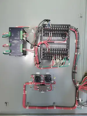 5kV Motor Control Center (MCC) Unit w/ (4) Breakers & (2) Load-Break Switches