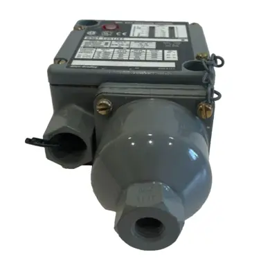 836T-T251JX9 PRESSURE SWITCH PRE-OWNED UNUSED SURPLUS SERIES B 836TT251JX9