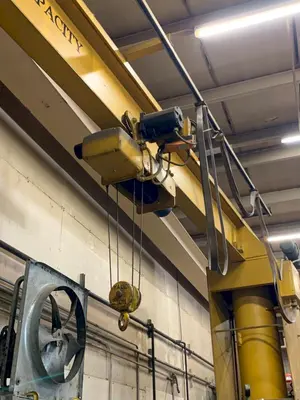 2 TON X 18' SPAN X 12' HIGH HOWE FREE STANDING JIB CRANE, WITH REMOTE CONTROL,  POWER ROTATION & YALE 2 TON HOIST: YOBRO #24579