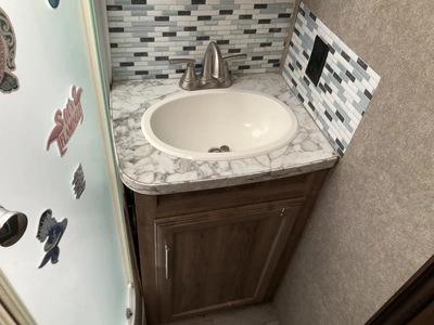 USED 2018 WHITE HAWK 23MRB