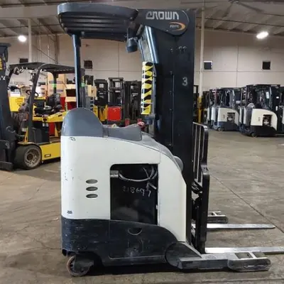 USED 2016 CROWN RR5725-45