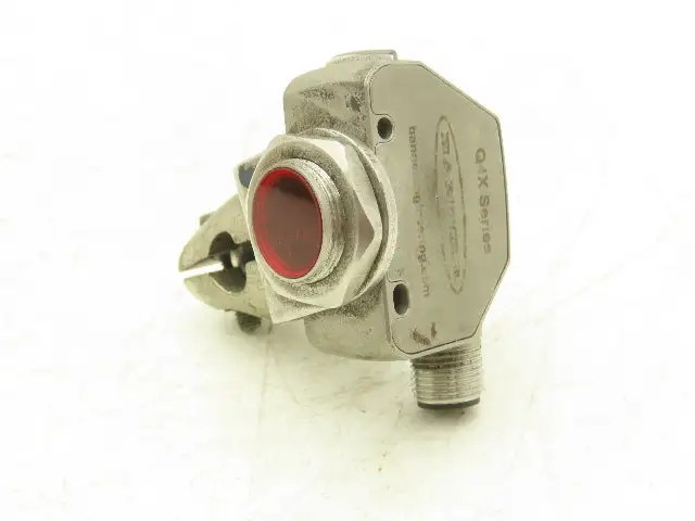 Banner Q4XTBLAF300-Q8 Photoelectric Laser Proximity Sensor w/Mounting Bracket