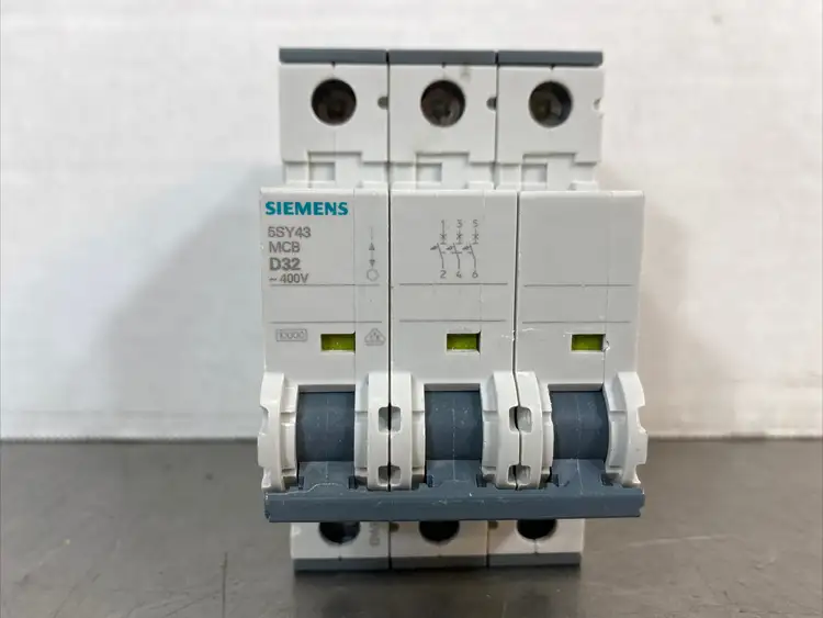 Used Siemens 5SY4332-8 Circuit Breakers | Palmetto Automation #1154301