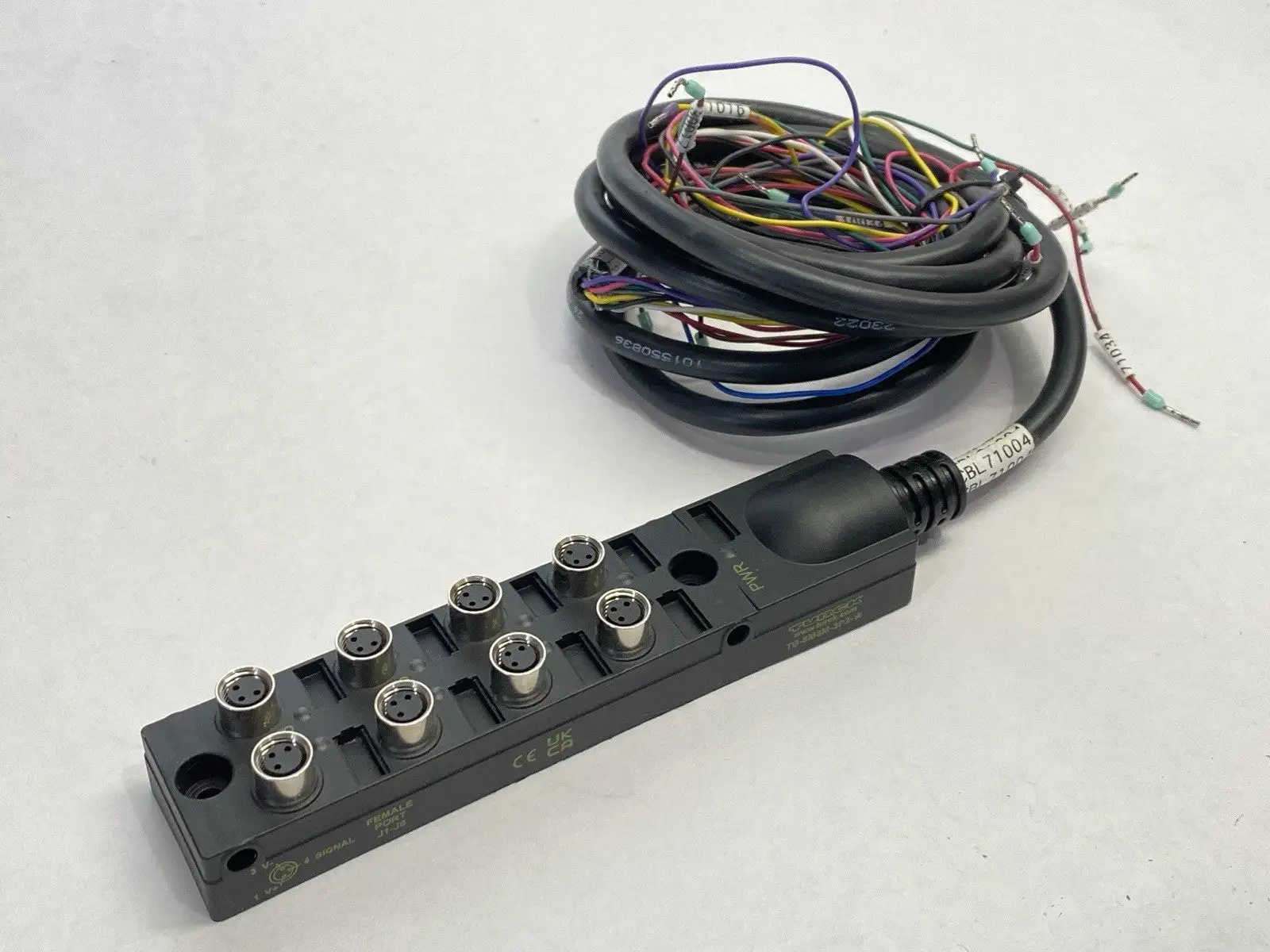 USED TURCK SENSOR / ACTUATOR JUNCTION BOX 8-PORT M8 3-PIN 0124M