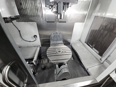 HAAS 5-axis Universal Machining Centre (2021), top condition, POA