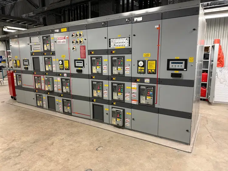 Used 2002 CUTLER-HAMMER MAGNUN DS Switchgears British Columbia CA | Lenmark #238627