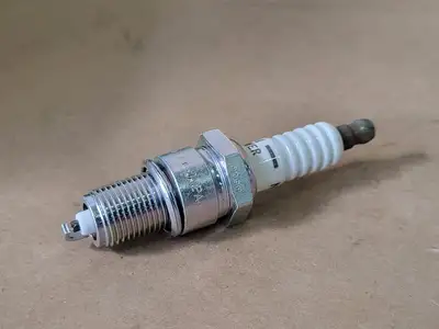 NEW NGK GR4 2635