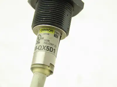 Omron E2FM-QX5D1 Inductive Proximity Sensor 36" Cut Cable