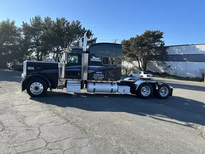 USED 2009 PETERBILT 389