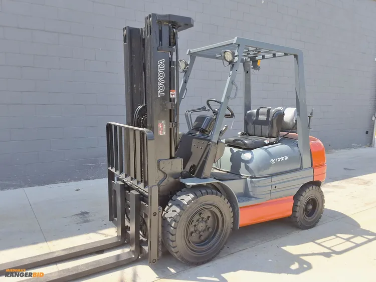 Used TOYOTA 6,000LBS CAPACITY, PNEUMATIC TIRE Internal Combustion Forklifts: Pneumatic Tire Michigan US | Miedema Asset Management Group #1148345