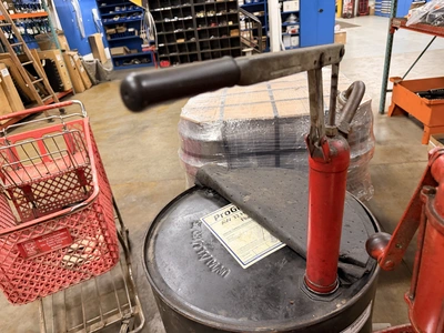 Used PROGUARD AW 32 HYDRAULIC FLUID WITH HAND PUMP Miscellaneous MRO Michigan US | Miedema Asset Management Group #1410892