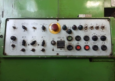 KOMSOMOLETZ Semi-automatic Gear Shaper, in very working condition, visible under power, VIDEOS