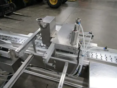 Conveyor with Wirecut