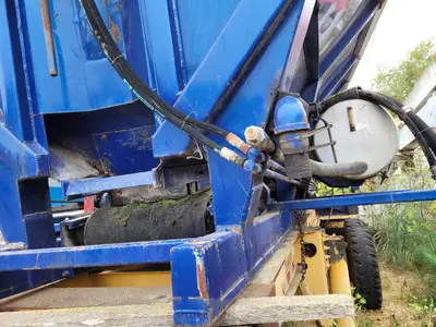USED 2003 CANAMERICAN STONE SPREADER SOIL KING XL19