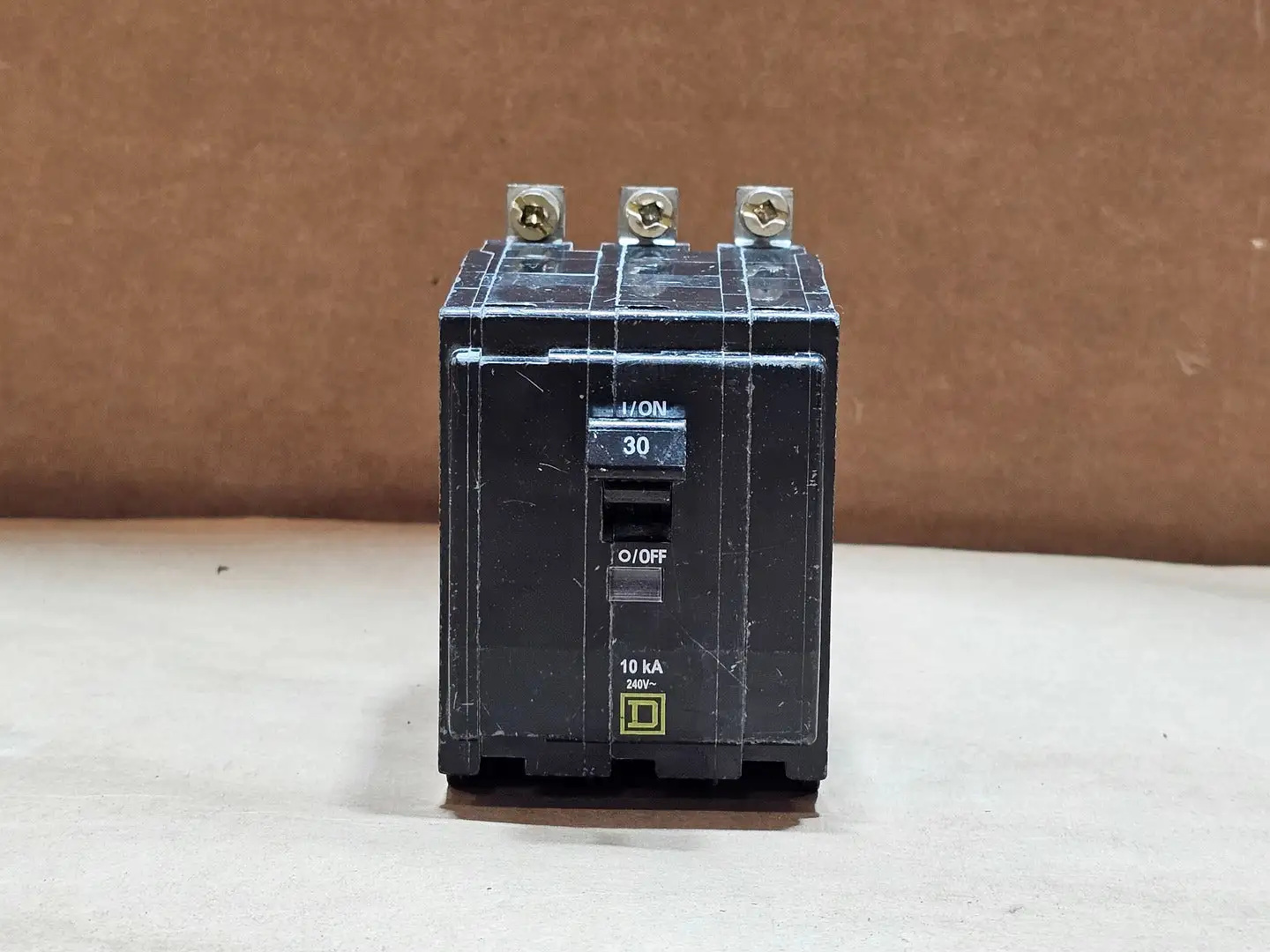 Used SQUARE D QOB330 Switchgears British Columbia CA | Lenmark #1438563