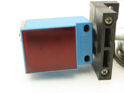 Sick WL2000-R1305 Photoelectric Proximity Sensor 15M Range 10-30VDC