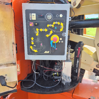 USED 2012 JLG E300AJP