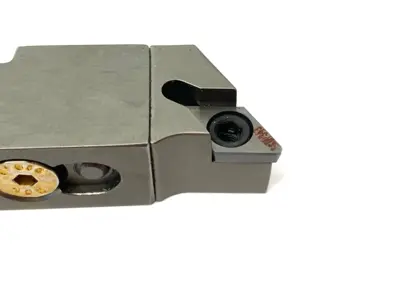 USED KENNAMETAL KM MICRO™ CLAMPING UNIT SQUARE SHANK W/ CUTTING UNIT