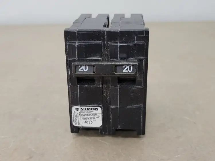 Used SIEMENS Q220 Switchgears British Columbia CA | Lenmark #239844