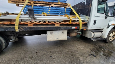 2013 International 4300 flat deck truck w/ Air Brakes