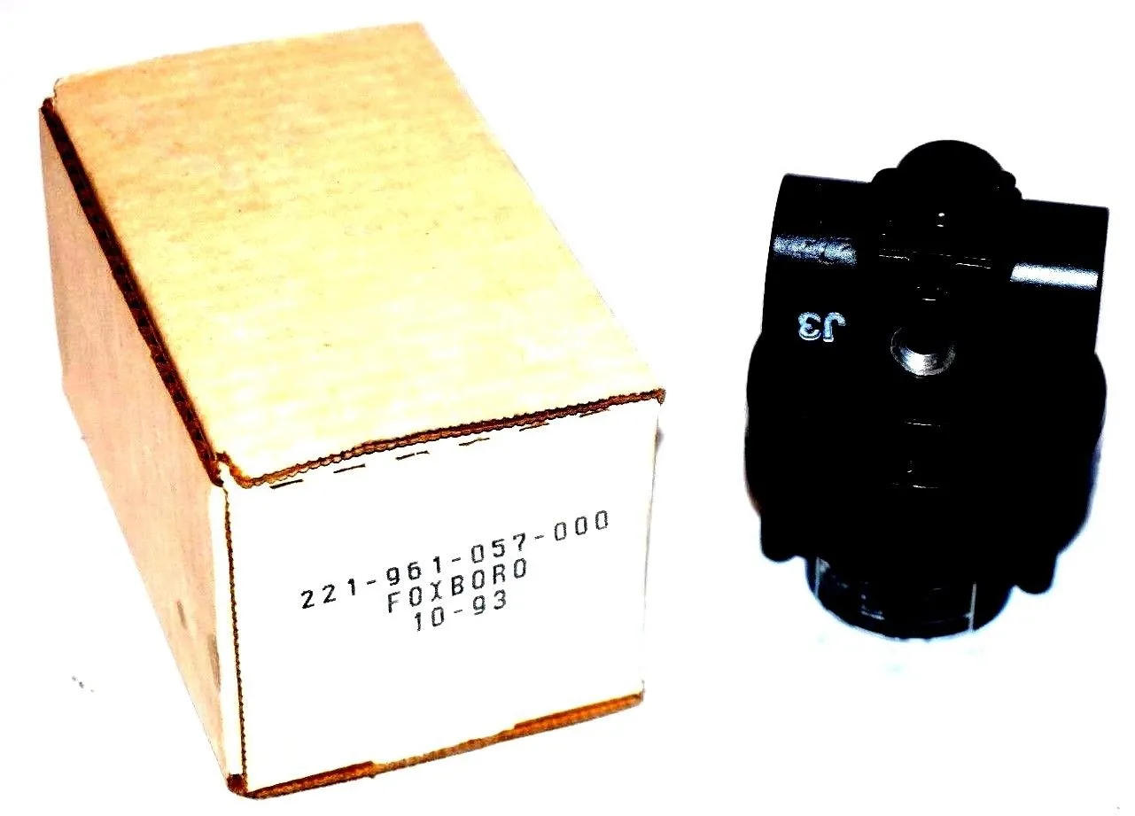 NEW FOXBORO / BELLOFRAM 221-961-057-000 PRESSURE REGULATOR 221961057000