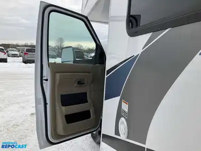 USED 2022 FORD /THOR MOTOR COACH E-350 SUPER DUTY FOUR WINDS 22E