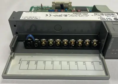 USED ALLEN-BRADLEY 1746-IV8