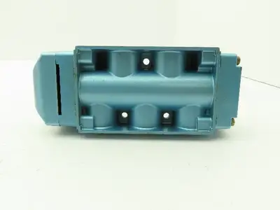 Honeywell Skinner S4LOMCX4 Directional Control Spool Valve 5 Port 3 Pos 1/2"NPT