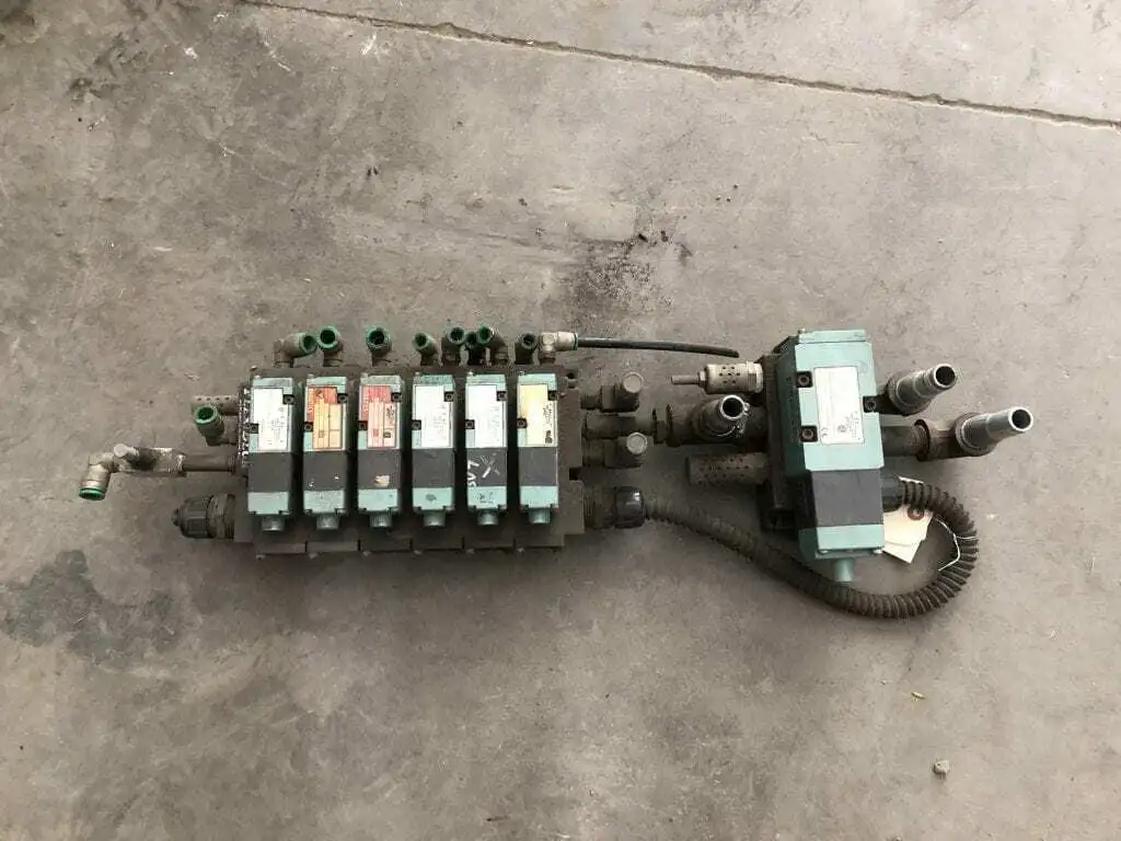 Numatics FLEXIBLOK 7-Valve Pneumatic Solenoid Valve Manifold 150PSI