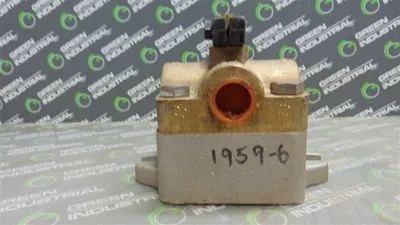 United Conveyor Corporation 1959-8 4-Way Hydraulic Valve 3/4" NPT Unused Surplus
