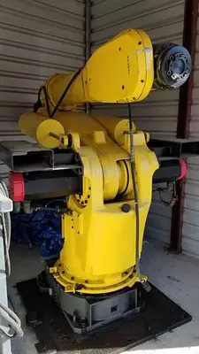 Fanuc S-420iF Robot with R-J2 Control Center