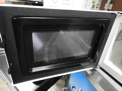 Used Emerson Used Emerson 700 Watt 0.7 Cubic Feet Microwave Oven MW7300W 120V Ovens Illinois US | Falcon Restaurant Supply #1376550