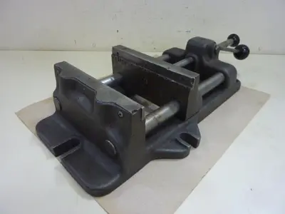 GENERIC Bench Vise CLAMP735 Used